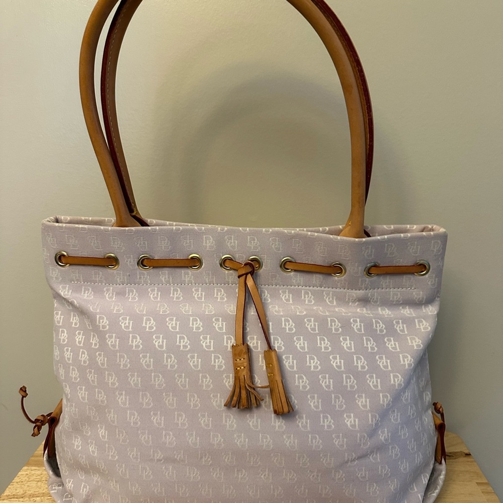 Dooney & Bourke EUC Lavender and Tan Signature Tote Bag - Picture 3 of 7